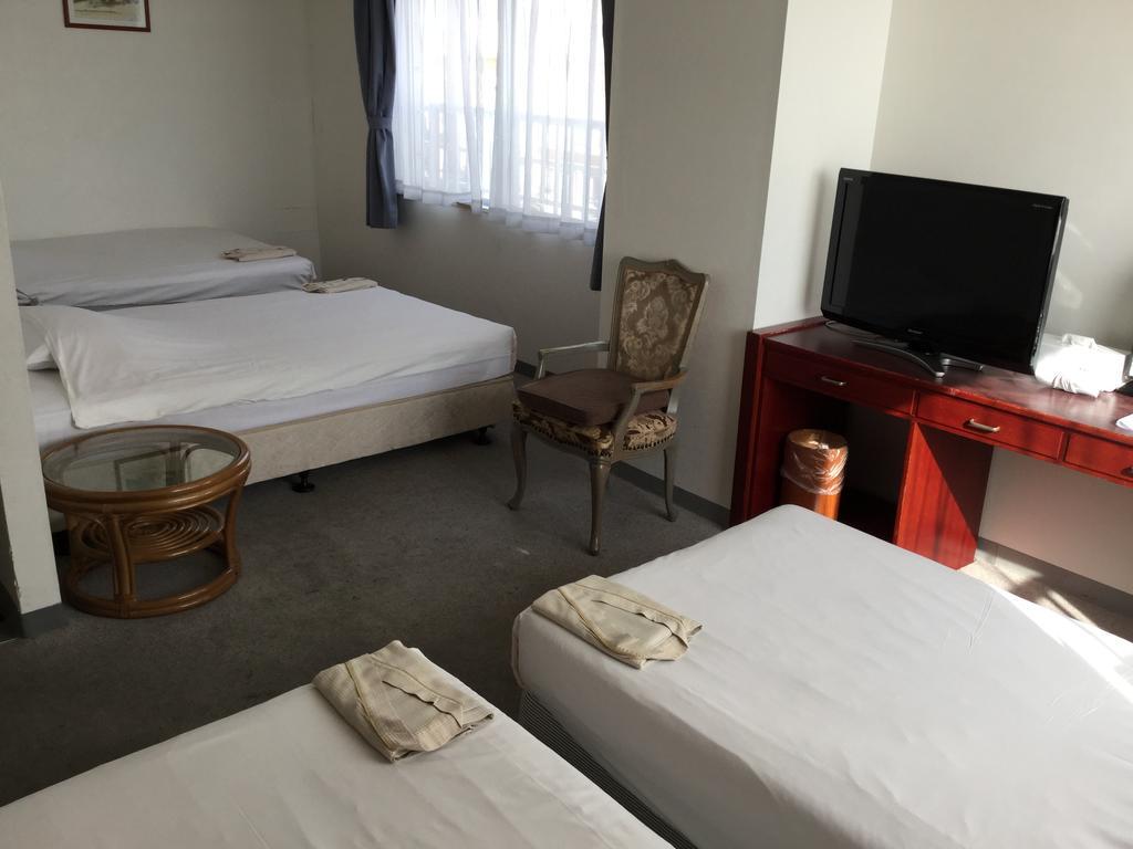Hotel Peace Land Ishigaki Ishigaki  Bagian luar foto